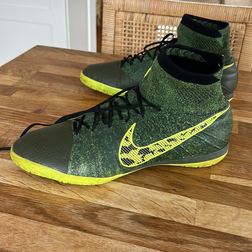 Nike sneakers 10.5